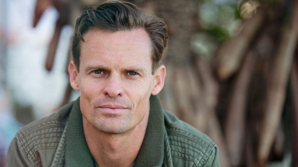 What are the main challenges men face in a midlife crisis?
